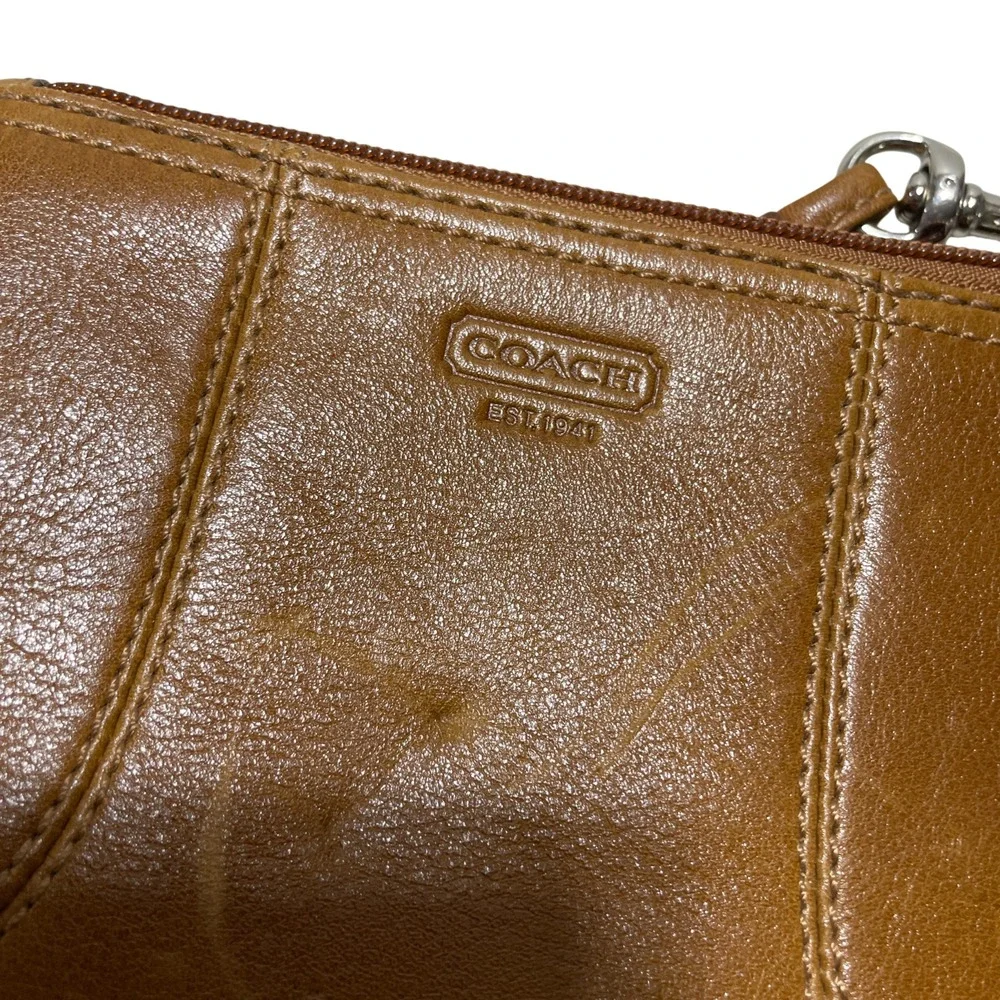 Coach Brown Leather Wrislet‎ Pouch Zip Top Detachable Wrist Strap 6 X 4